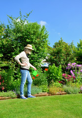 Frau bei der Arbeit im Garten