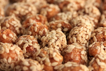 Obraz premium Tasty peanuts with.sesame and caramel