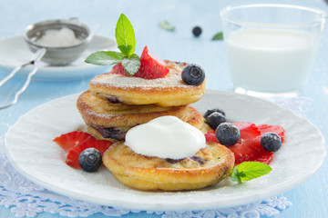 Pancakes with blueberries and strawberries.