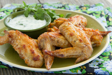 Chicken wings with sauce of yogurt.