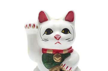 白背景に招き猫のアップ