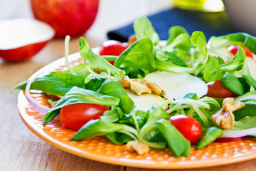 Mâche with Apple and Walnut salad