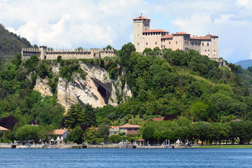 Naklejka premium Rocca Borromeo di Angera - Varese