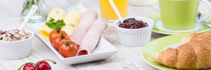 panorama vom frühstückstisch