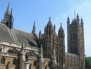 Fototapeta na wymiar Widok z boku z Westminster Abbey, London, UK