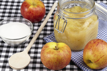 Apfelkompott kochen