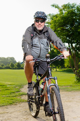 Obraz premium mann auf fahrrad