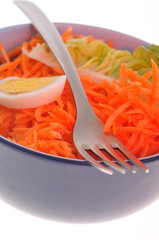 Bocal de carottes râpées, oeuf dur et salade
