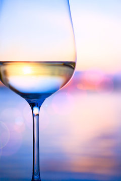 Fototapeta Art white wine on the summer sea background