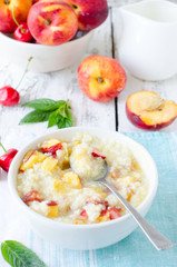 Oatmeal porridge with peaches