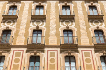 Fototapeta na wymiar Fasada Santa Maria de Montserrat w Katalonii, Klasztor Spai