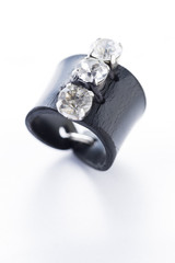 Anello nero cuoio