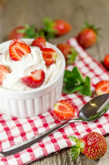 Sstrawberries with whipped cream