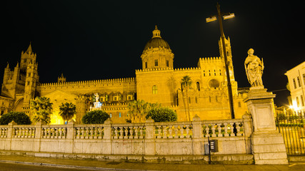 Fototapeta na wymiar Katedra w Palermo, Sycylia, Włochy. W nocy