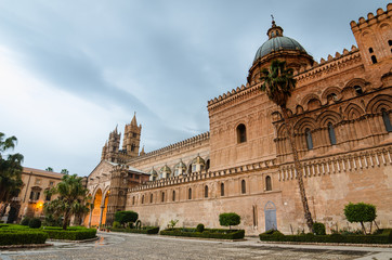 Fototapeta na wymiar Katedra w Palermo, Sycylia, Włochy. Wcześnie rano
