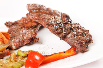 steak with grilled vegetables