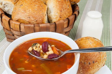 bowl ofminestrone soup - 53247834