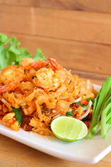 Stir fried rice noodle with prawns.