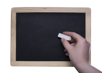 leere schiefertafel mit schreibender hand