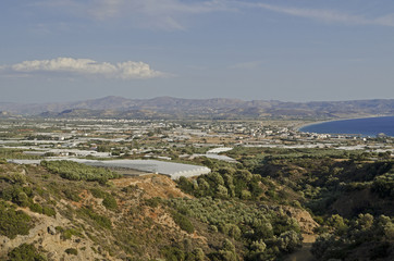 Fototapeta premium Kreta, Berglandschaft mit Treibhäusern.