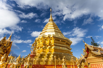 Fototapeta premium Golden pagoda wat Phra That Doi Suthep.chiangmai Thailand
