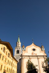 Fototapeta na wymiar Kirche w Cortina d'Ampezzo - Dolomity - Alpy