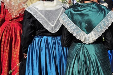 TRADITIONS PROVENCALES EN PAYS D'ARLES