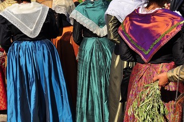 TRADITIONS PROVENCALES EN PAYS D'ARLES