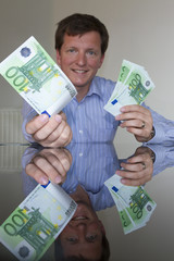 Giving 100 Euro (vertical)