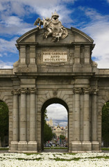 Fototapeta na wymiar puerta de Alcalá, Madrid, España