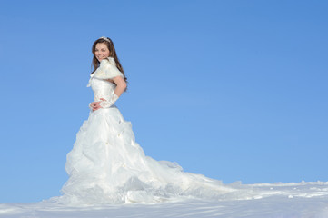 Fototapeta na wymiar woman posing in wedding dress