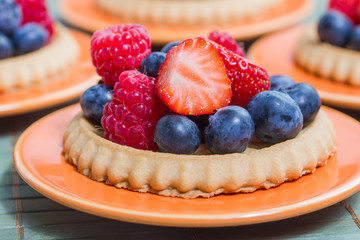 fresh berries tartlets