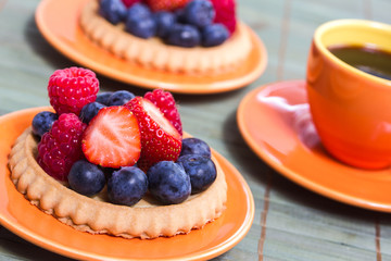 fresh berries tartlets