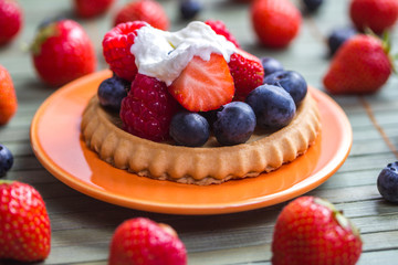 fresh berries tartlets