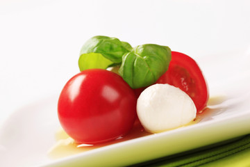 Baby mozzarella and tomatoes