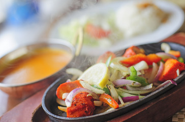 Chicken tikka sizlar