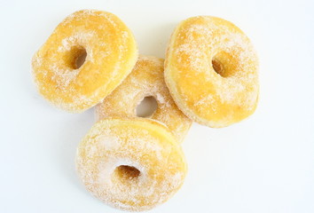 donuts au sucre  isolé sur fond blanc