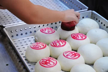 Rolgordijnen Steamed buns at the annual Cheung Chau bun festival © Stripped Pixel