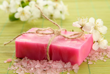 Obraz na płótnie Canvas Natural handmade soap on bamboo mat