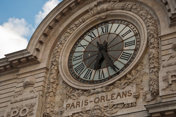 Horloge du musée d' Orsay ancienne gare d'Orsay à Paris
