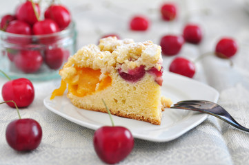 Streuselkuchen mit Kirschen und Aprikosen