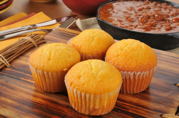 Cornbread muffins and chili