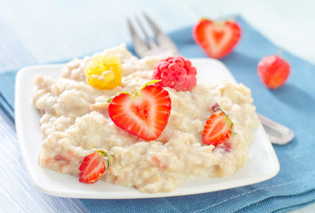 oat flakes with strawberry