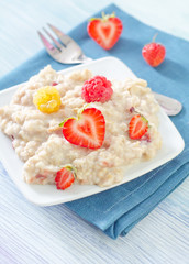 oat flakes with strawberry