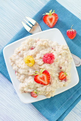 oat flakes with strawberry