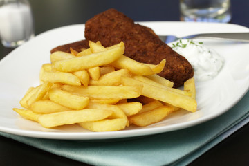 Frikadellen mit Pommes frites