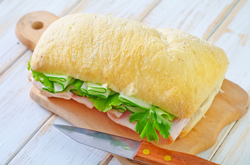 sandwich with ham and cucumber