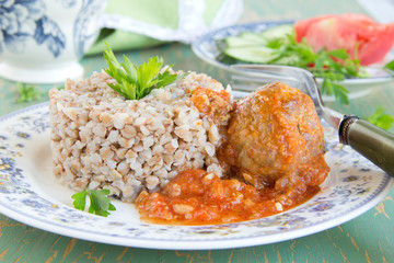 Buckwheat porridge with meatballs.