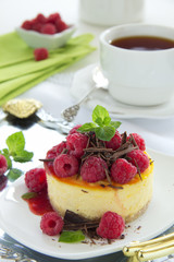 Cheesecake with raspberries and chocolate.