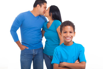 Obraz premium indian boy with arms crossed in front of parents